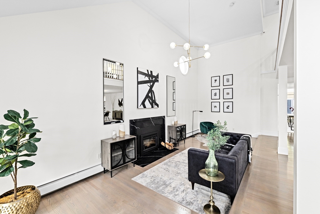 4 Lantern Ln