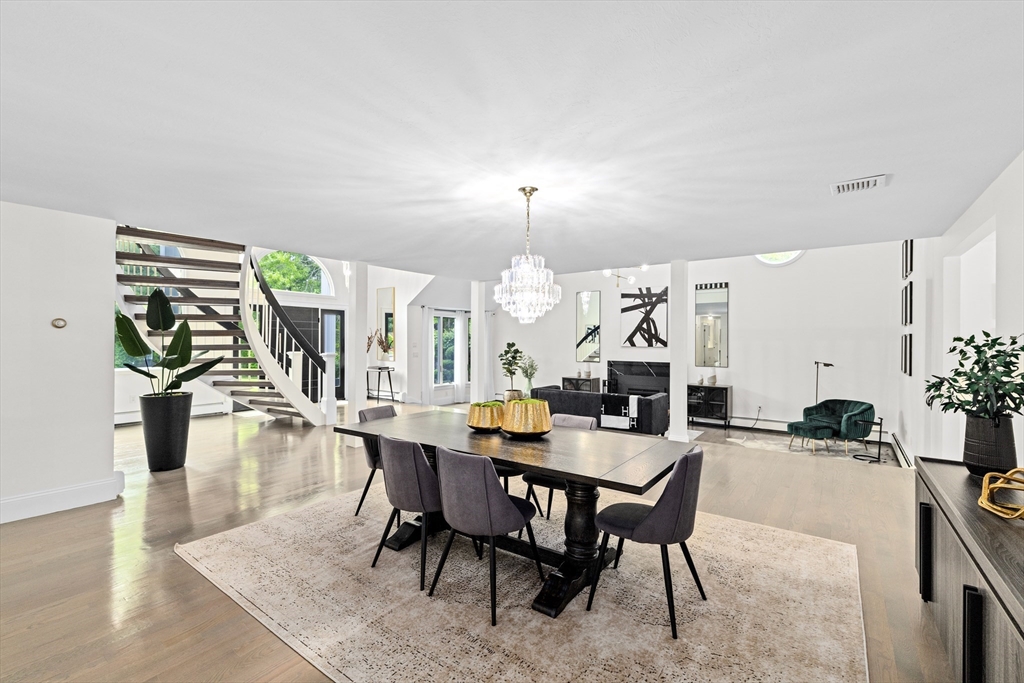 4 Lantern Ln