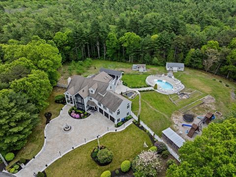 4 Lantern Ln Lakeville MA 02347