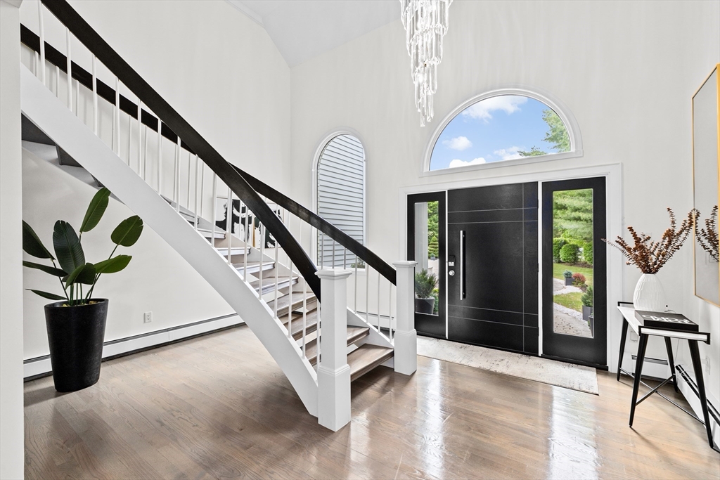 4 Lantern Ln