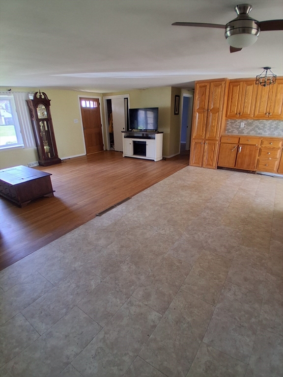 112 Rounseville Ave