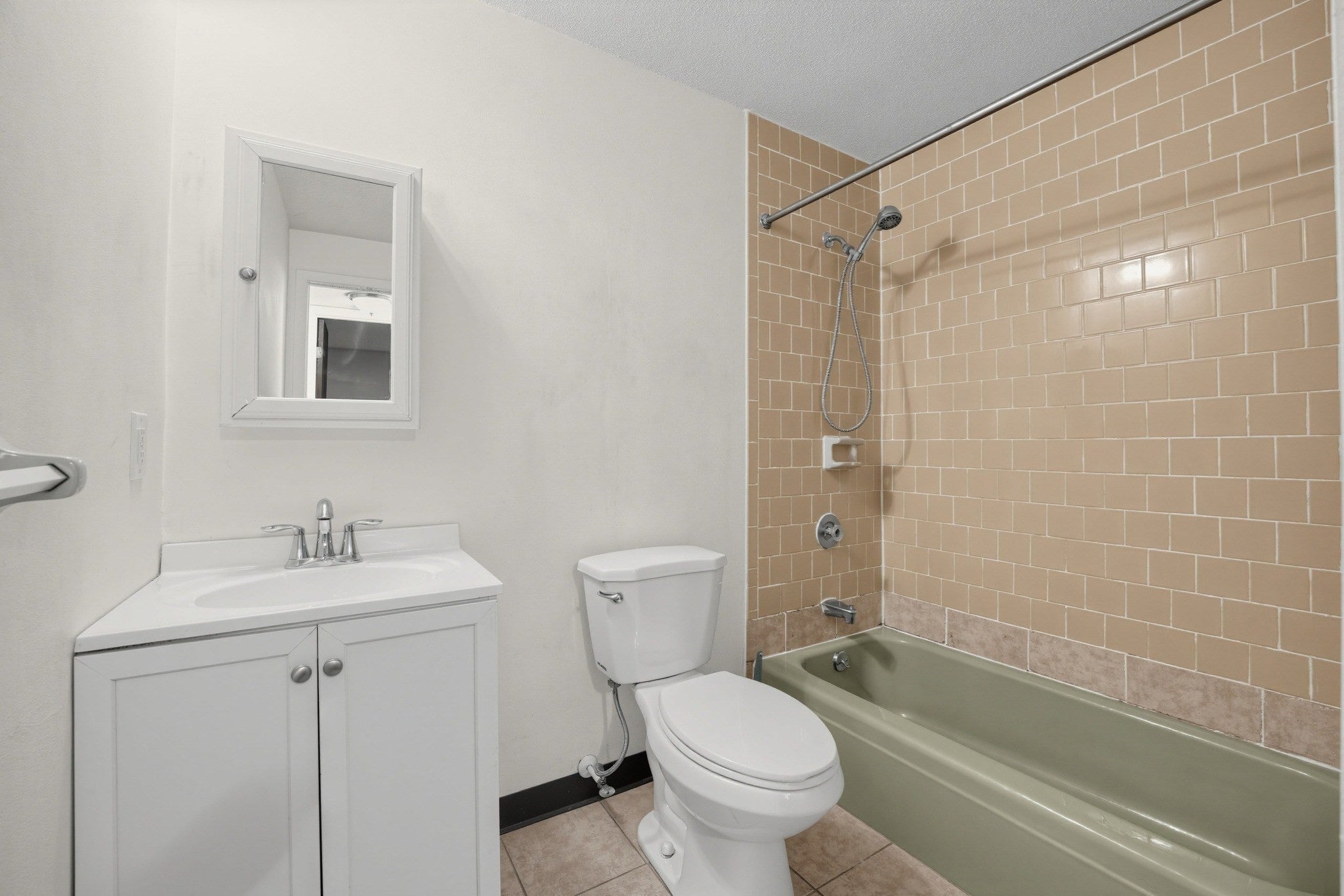 2 Shadowbrook LN #51, Milford, MA, 2 Shadowbrook LN #51, Milford, MA Photo #9