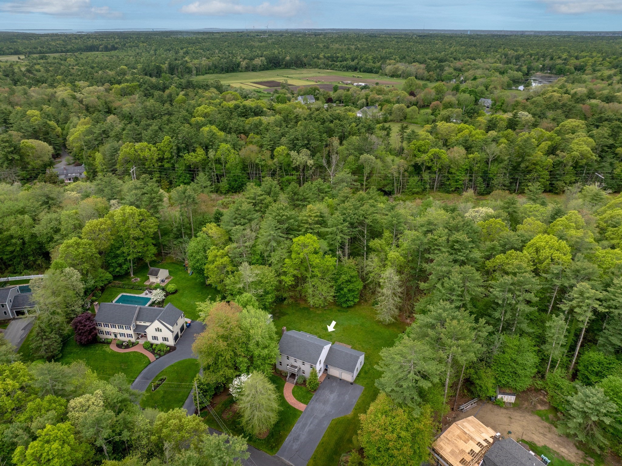 8 Riverbend Ln