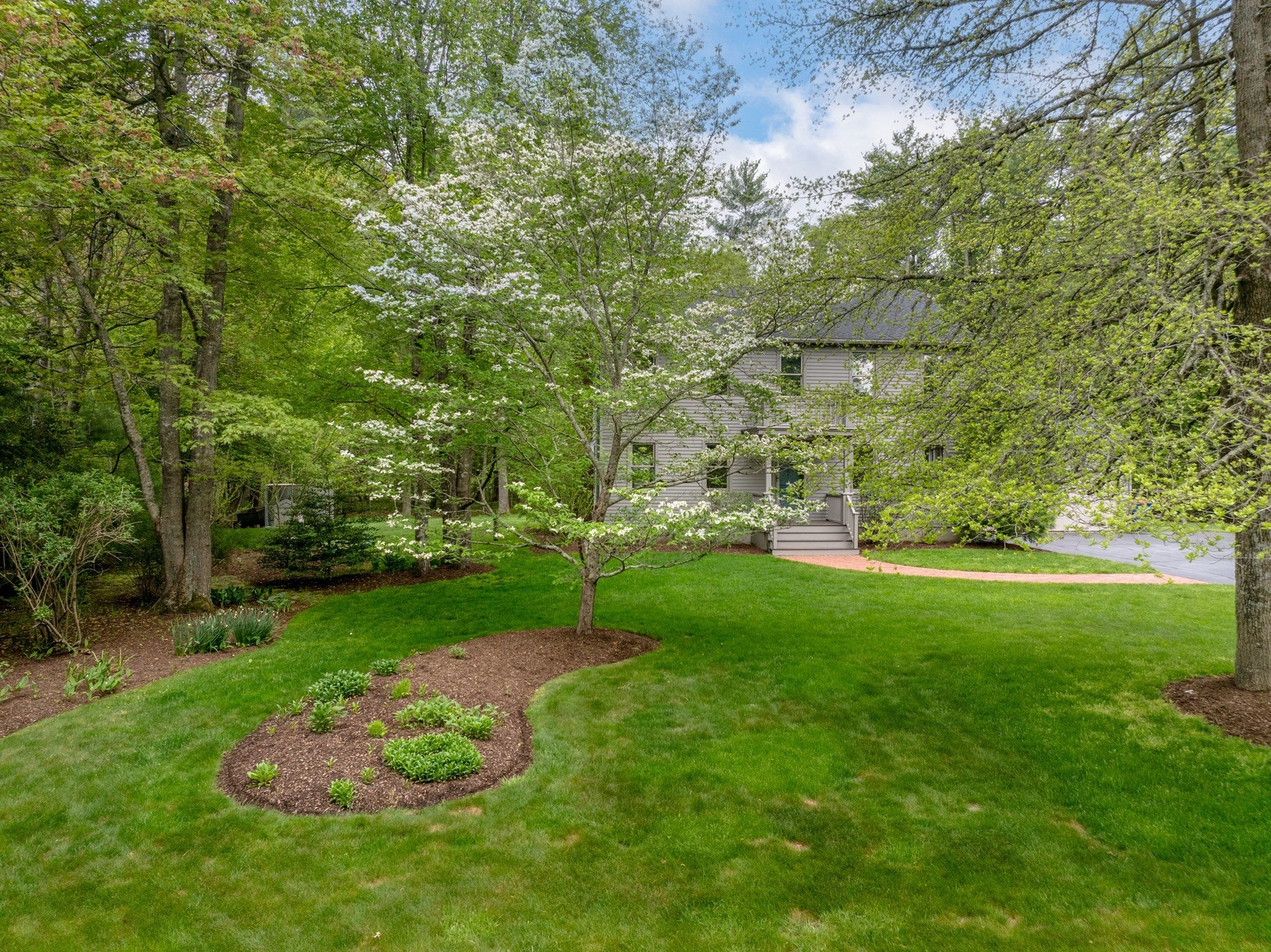 8 Riverbend Ln