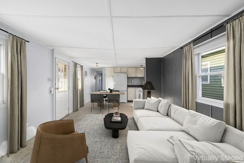 261 Newbury 72C Peabody MA 01960