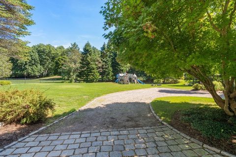 11 Stonegate Dr Westwood MA 02090