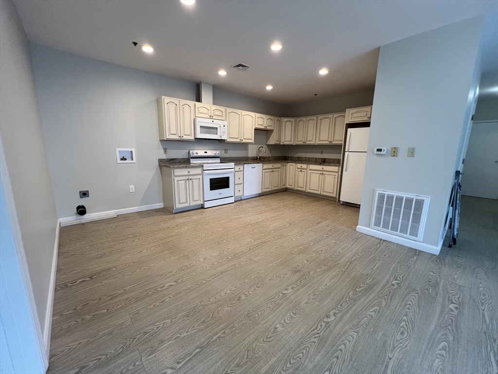 1269 Main St 2