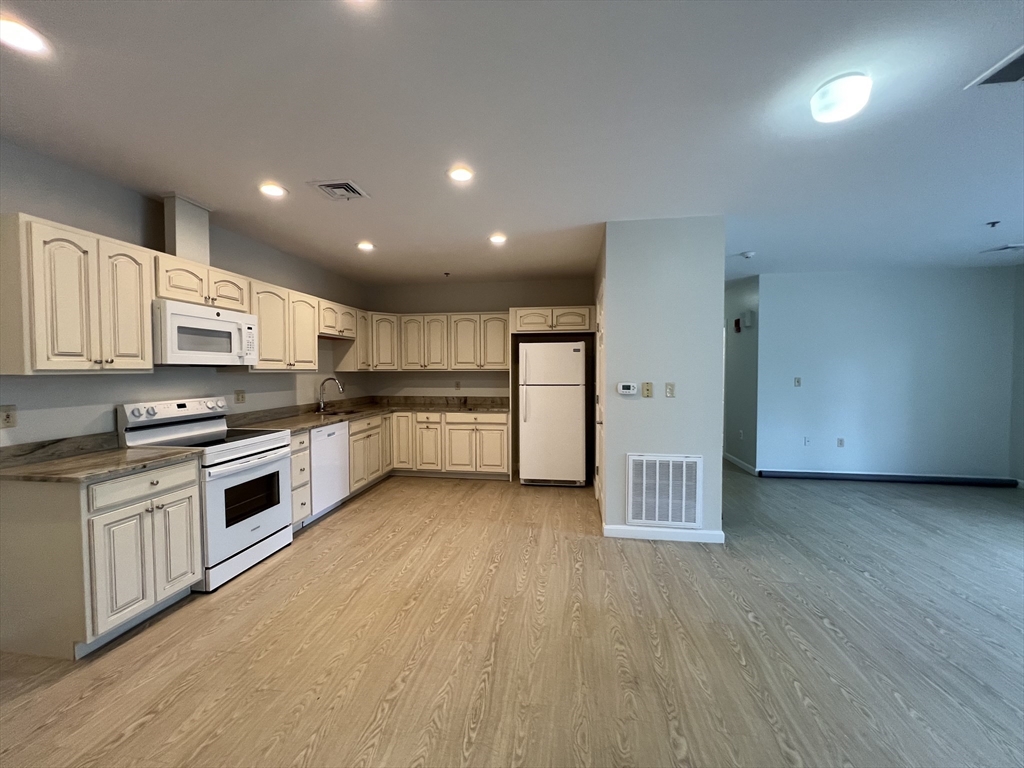 1269 Main St 2