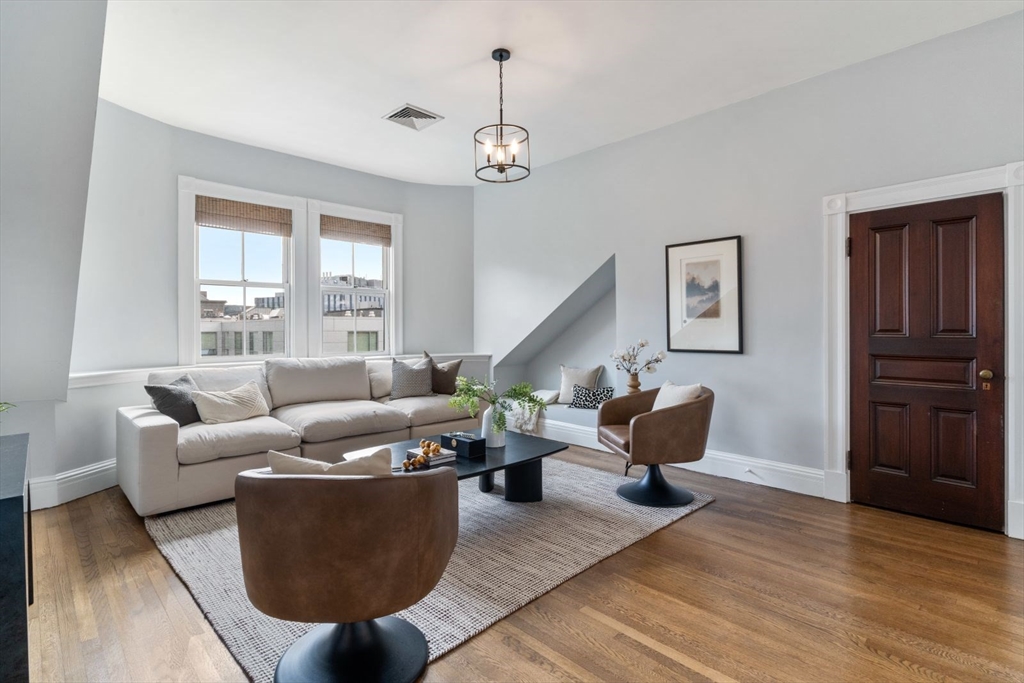 55 W Broadway 8