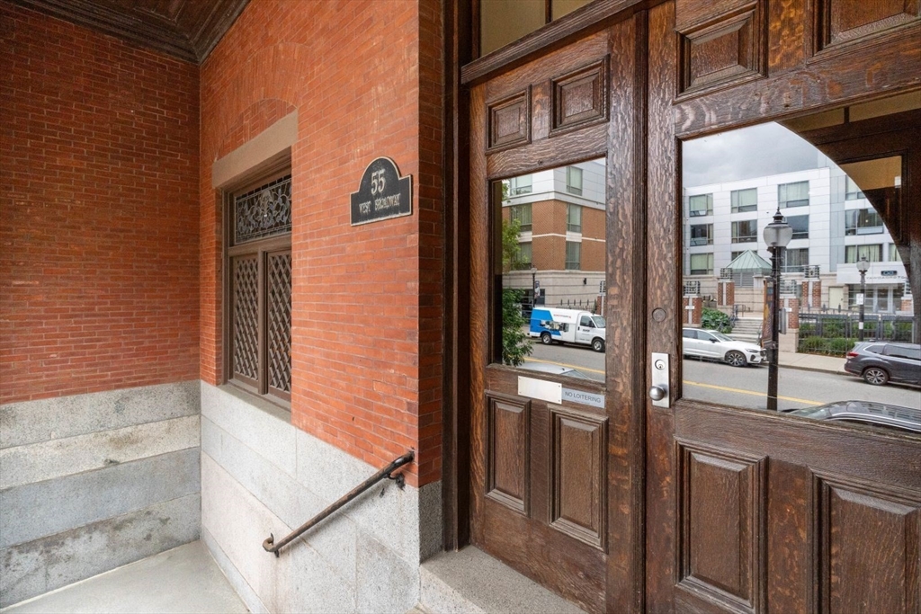 55 W Broadway 8