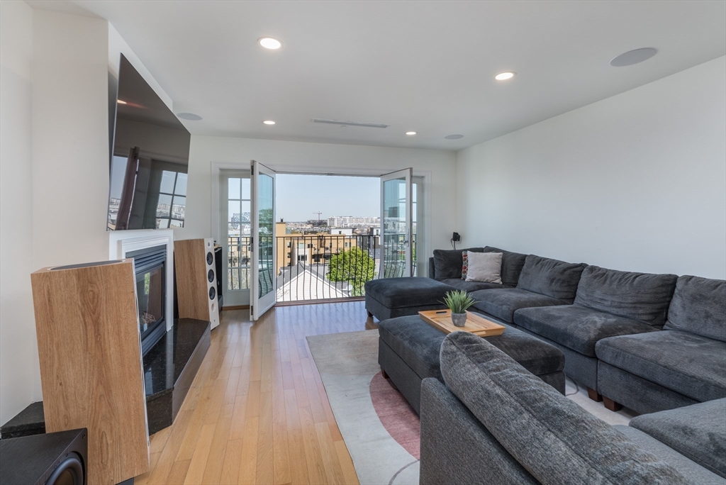 312-320 W 3rd St 204