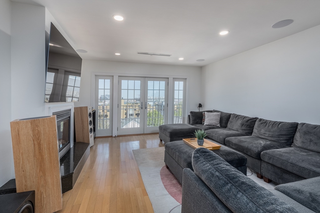 312-320 W 3rd St 204