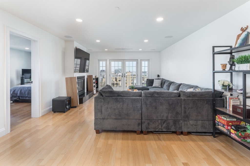 312-320 W 3rd St 204