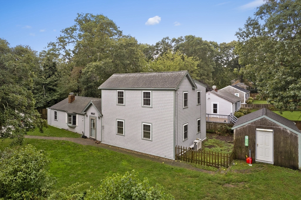 33 Lake Rd