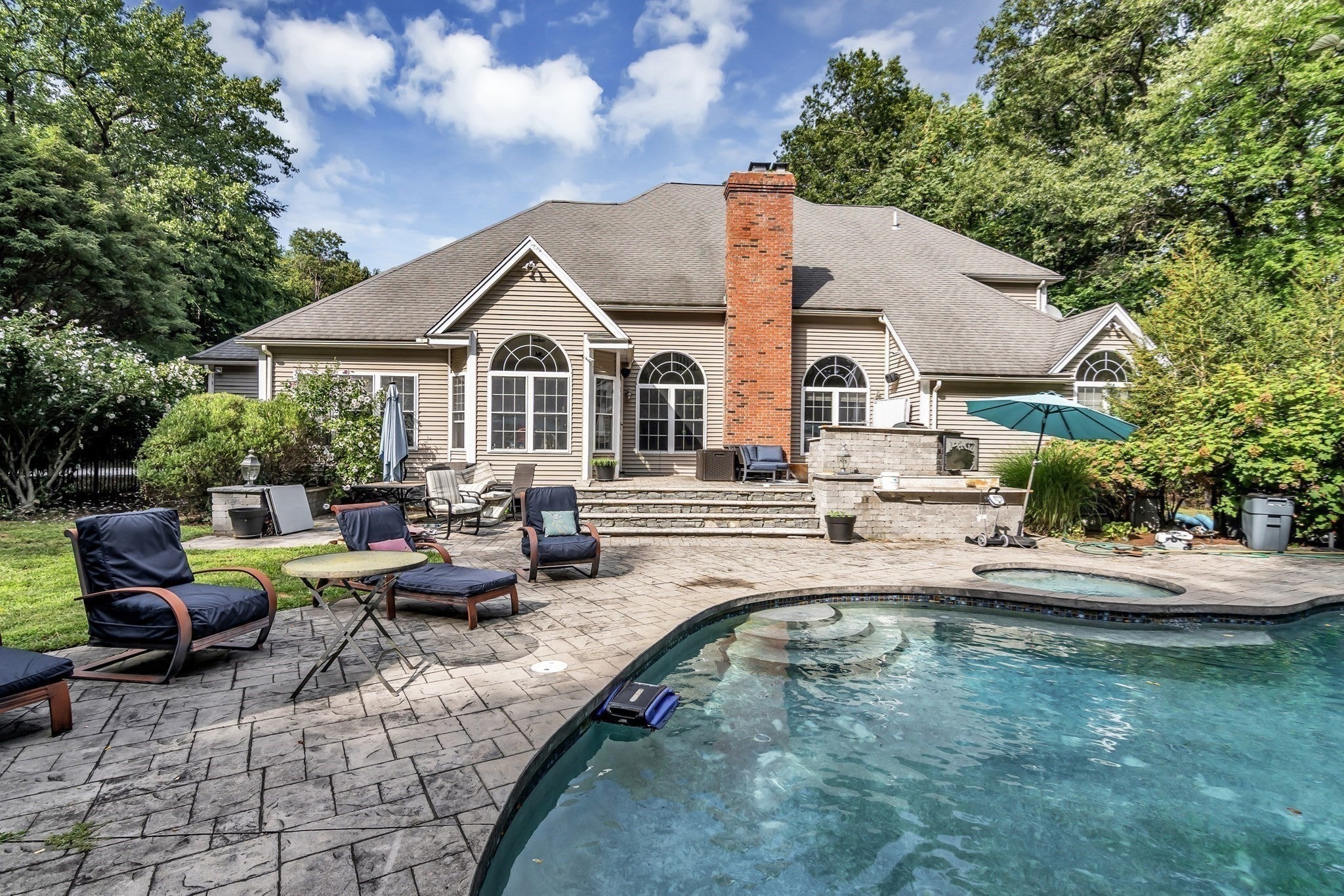 52 Goodnow Ln
