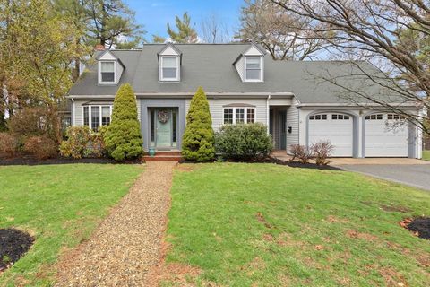 16 Lakeview Dr Lynnfield MA 01940