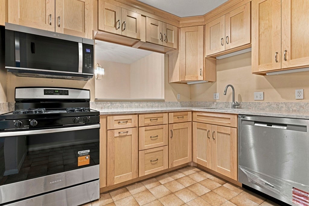 147 Sylvan St #12A, Danvers, MA Photo #4