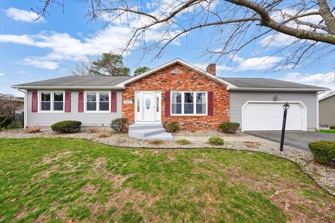 135 Nutmeg Cir Chicopee MA 01020