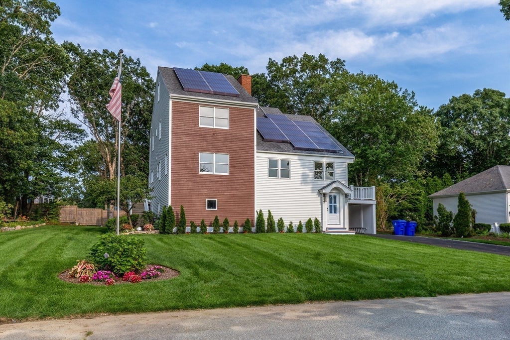Photo of 43 Seabreeze Dr, Bourne, MA
