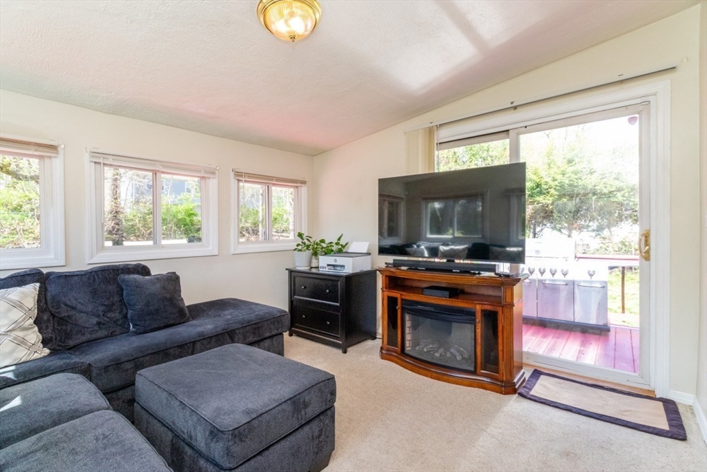 89 Fernandez Cir, Randolph, MA Photo #8