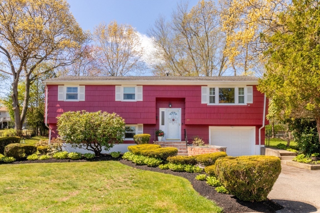 89 Fernandez Cir, Randolph, MA Photo #1