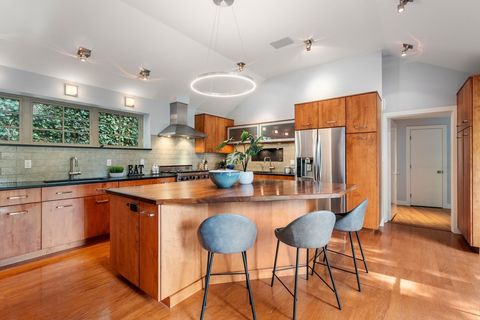 Condominium in Brookline MA 619 Boylston St 4.jpg