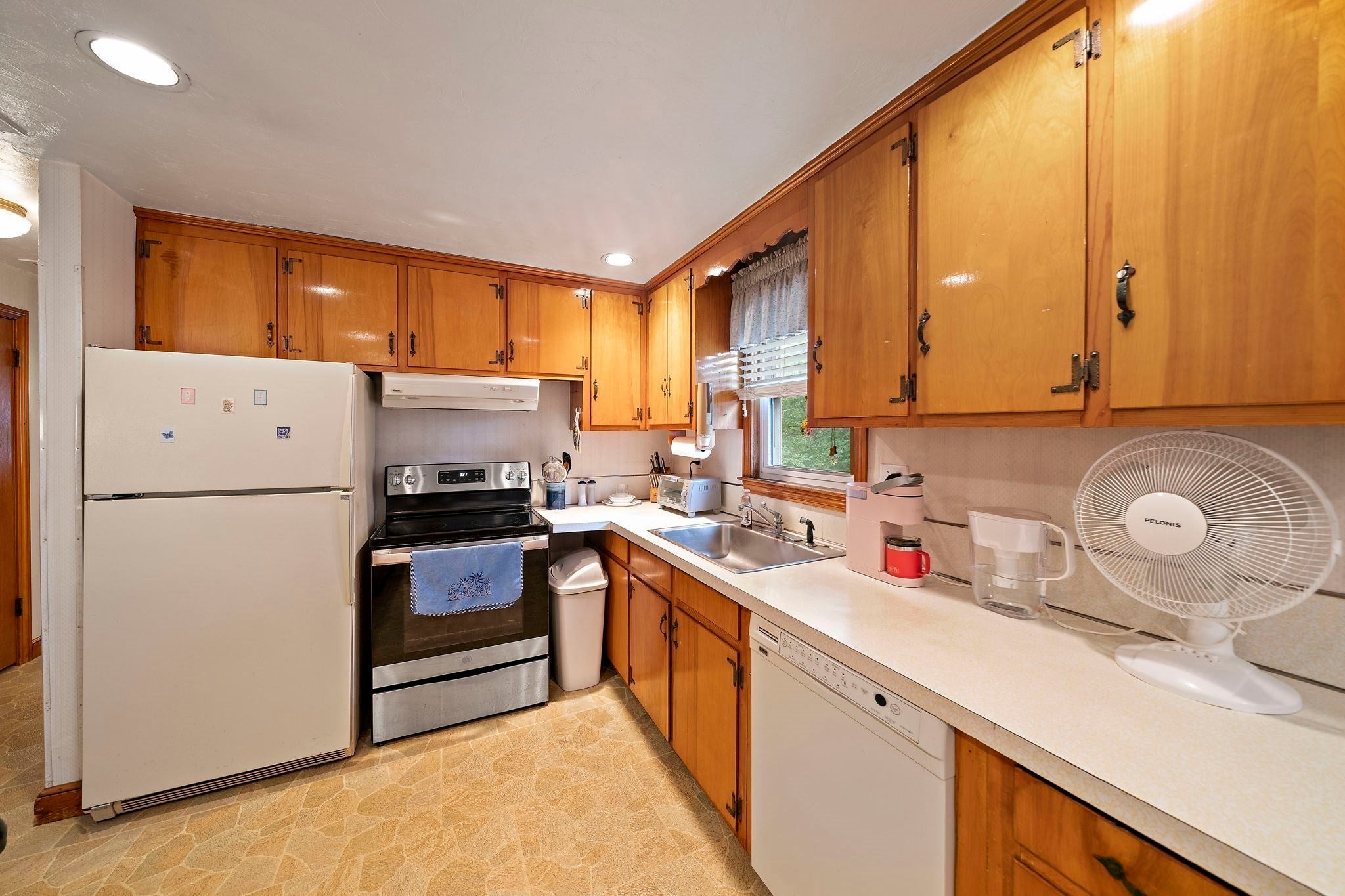 14 Gerald Avenue, Randolph, MA, 14 Gerald Avenue, Randolph, MA Photo #6