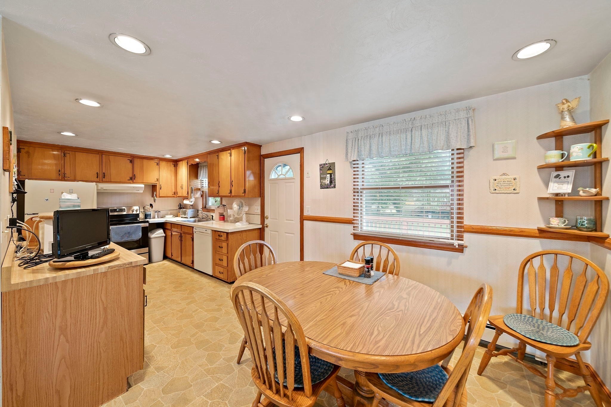14 Gerald Avenue, Randolph, MA, 14 Gerald Avenue, Randolph, MA Photo #3