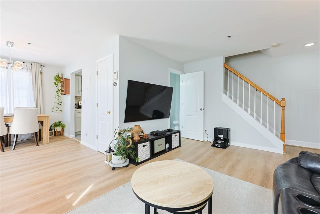 200 Falls Blvd #I301