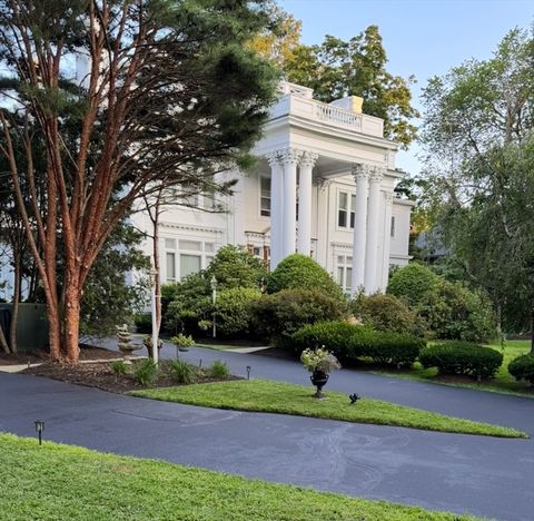 Photo of 600 Washington St #5, Wellesley, MA 02482 (MLS # 73448782) Photo of 600 Washington St #5, Wellesley, MA 02482 (MLS # 73448782)