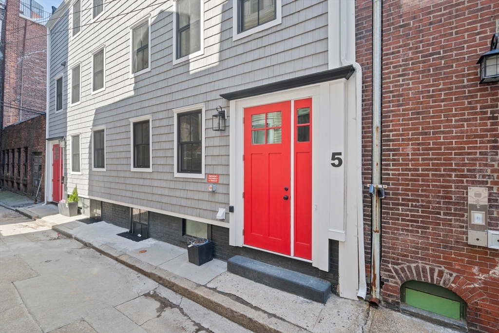 5-7 Endicott Ct