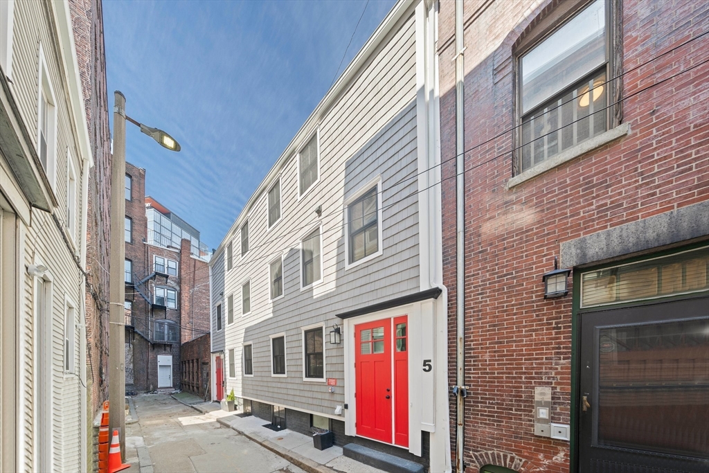 5-7 Endicott Ct