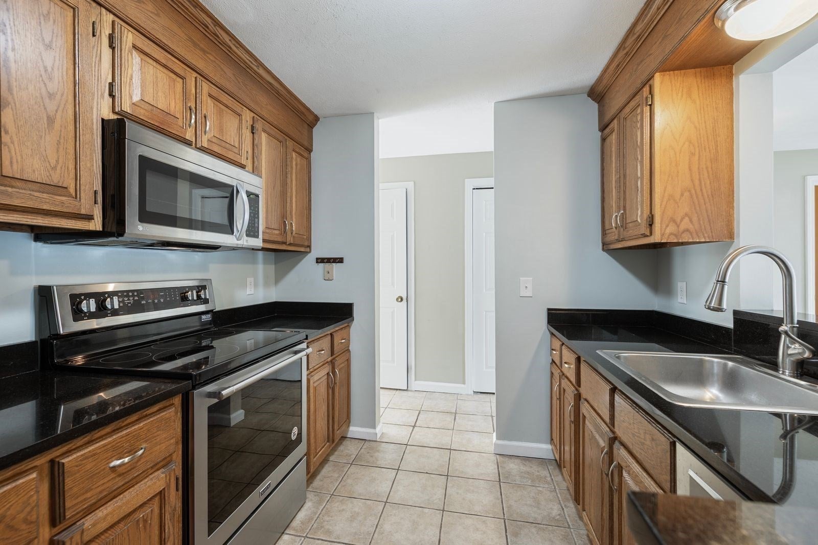 2205 Boston Road I81