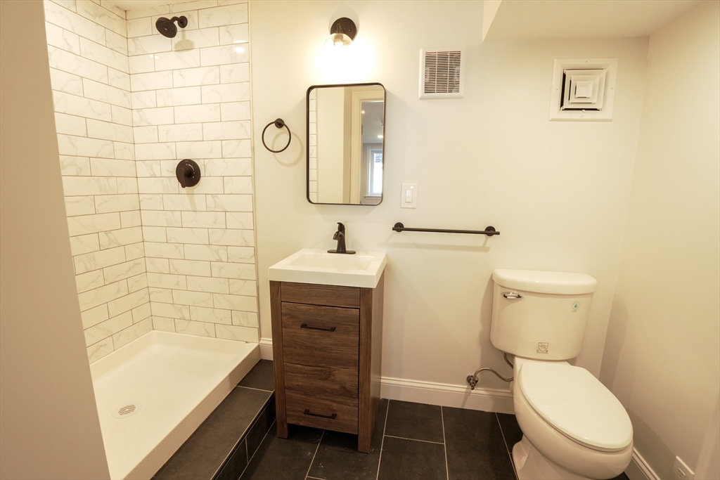 Lancaster, Massachusetts 01523, United States, 3 Bedrooms Bedrooms, ,2 BathroomsBathrooms,Residential,Active,187723