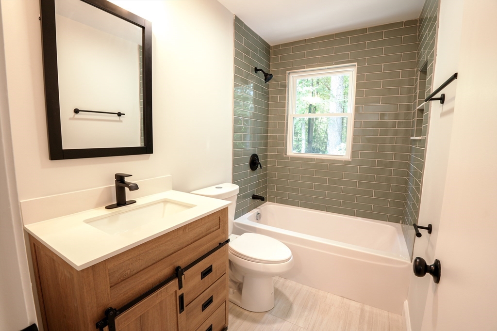 Lancaster, Massachusetts 01523, United States, 3 Bedrooms Bedrooms, ,2 BathroomsBathrooms,Residential,Active,187723