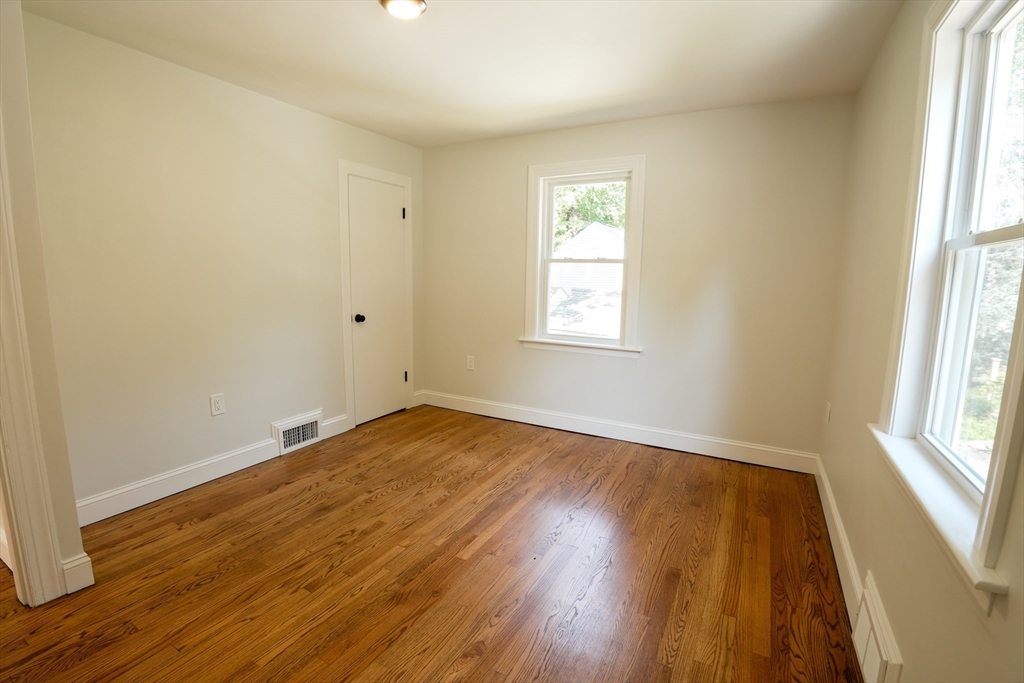 Lancaster, Massachusetts 01523, United States, 3 Bedrooms Bedrooms, ,2 BathroomsBathrooms,Residential,Active,187723