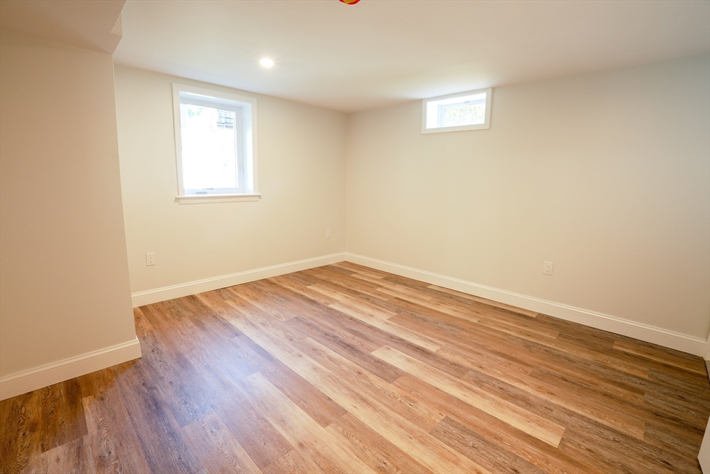 Lancaster, Massachusetts 01523, United States, 3 Bedrooms Bedrooms, ,2 BathroomsBathrooms,Residential,Active,187723