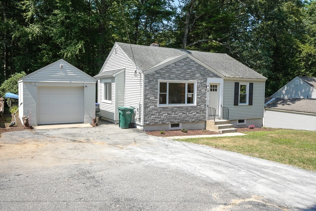 Lancaster, Massachusetts 01523, United States, 3 Bedrooms Bedrooms, ,2 BathroomsBathrooms,Residential,Active,187723