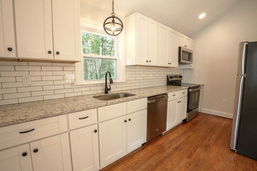 Lancaster, Massachusetts 01523, United States, 3 Bedrooms Bedrooms, ,2 BathroomsBathrooms,Residential,Active,187723