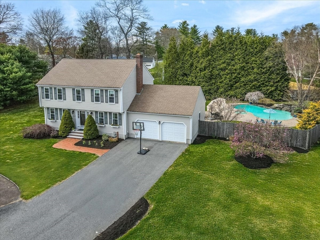 15 Helen Ln