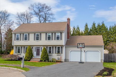 15 Helen Ln Walpole MA 02081
