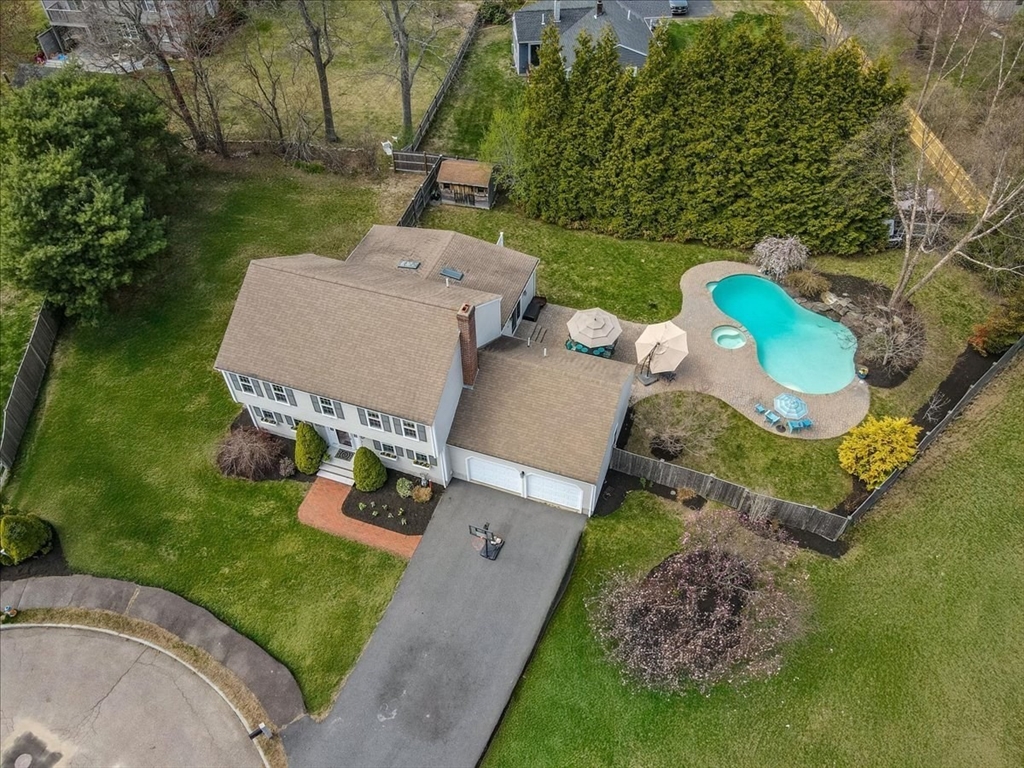 15 Helen Ln