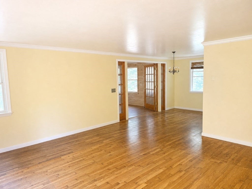 11 Bayberry Ln