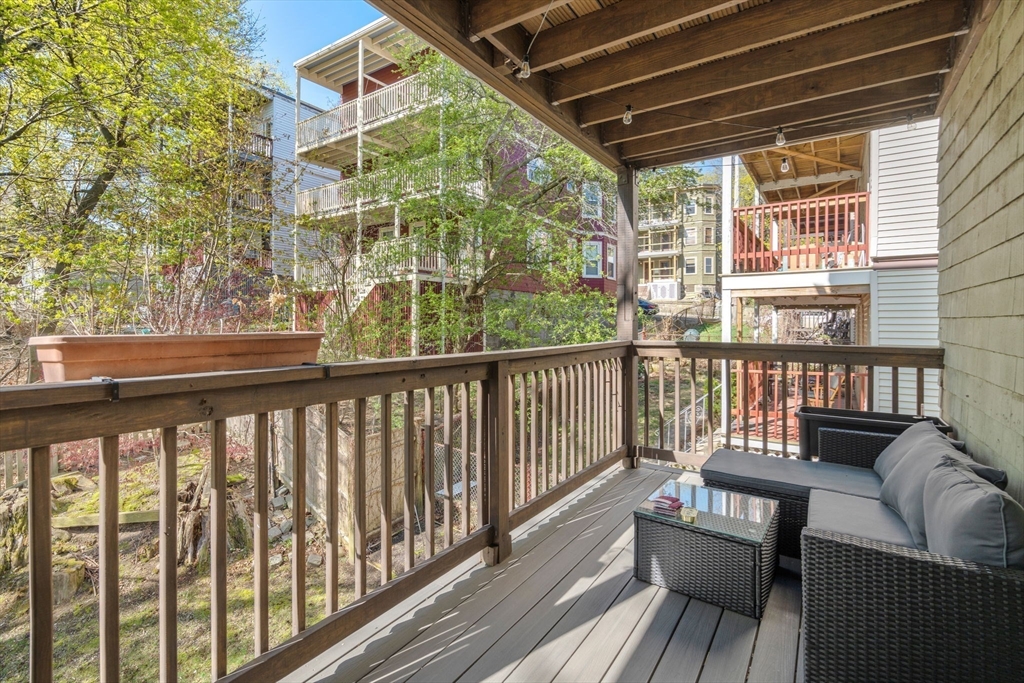 18 Saint Rose St 2