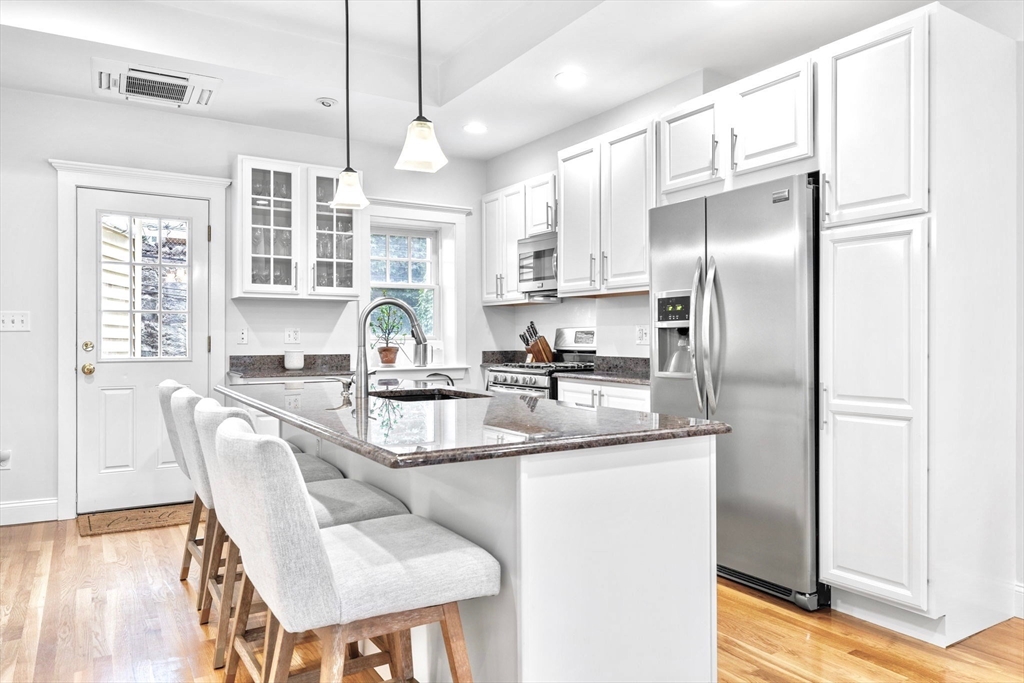 40 Mystic St 1
