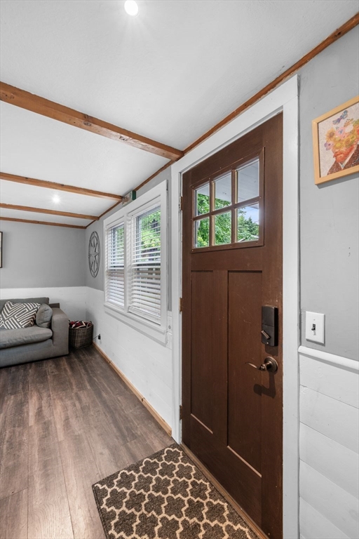 83 Lakeshore Dr