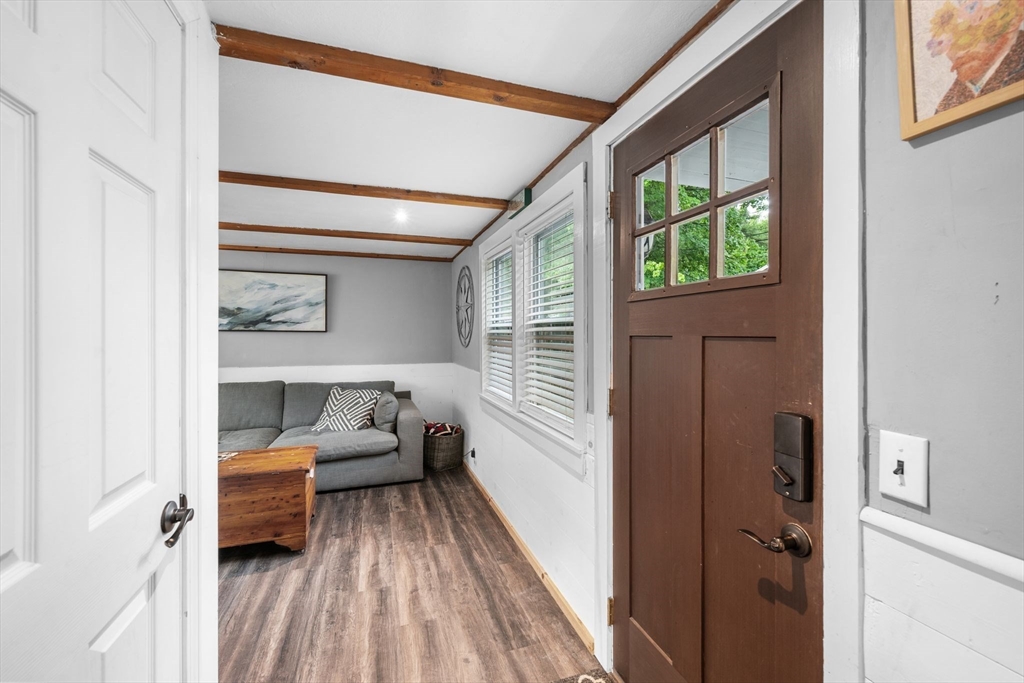 83 Lakeshore Dr