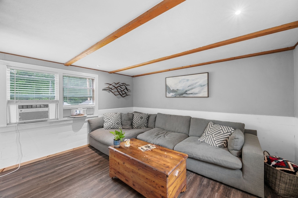 83 Lakeshore Dr