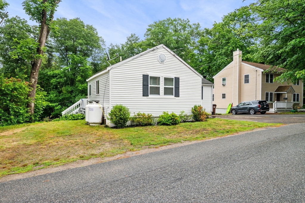 83 Lakeshore Dr