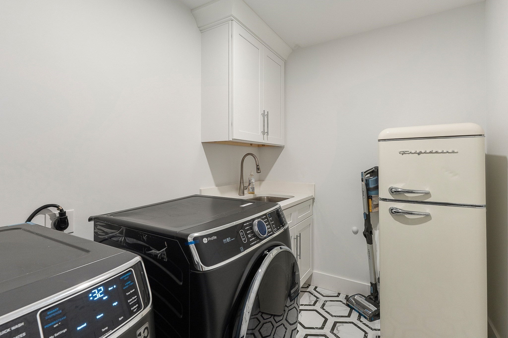 5 Travis Rd, Natick, MA Photo #30